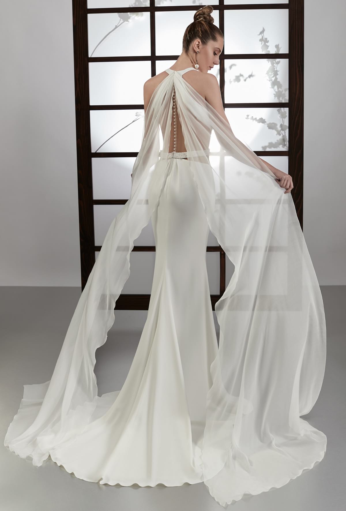 mysecret sposa abito con schiena e fianchi velati dal tulle illusion