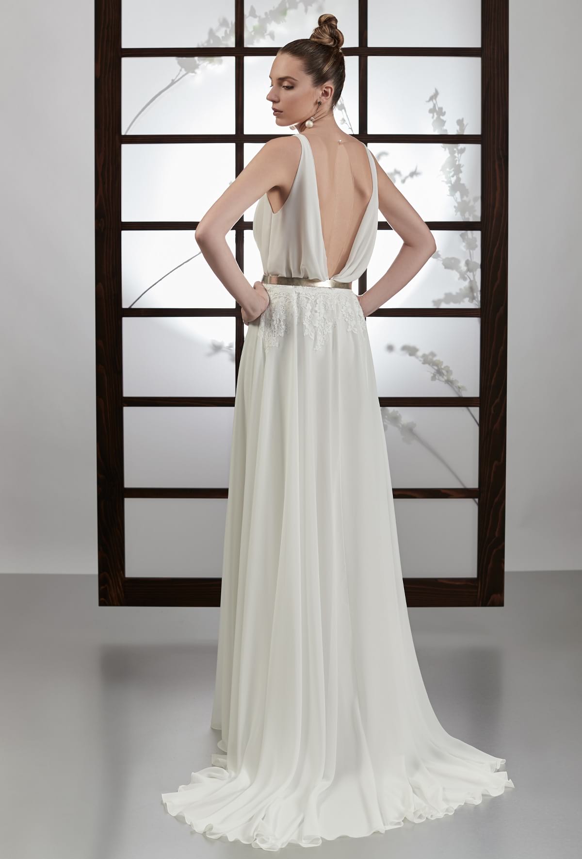 mysecret sposa abito da sposa con bellissima coda in georgette con pizzo in vita