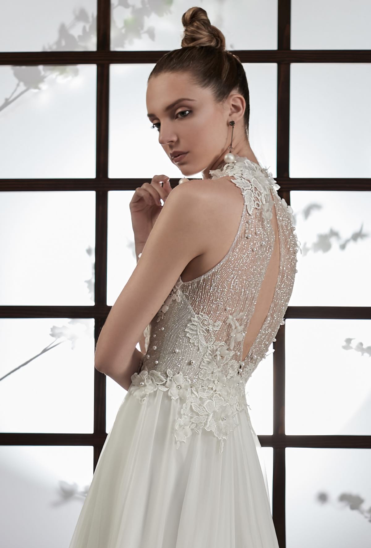 mysecret sposa abito con scollo americano mette in risalto le spalle