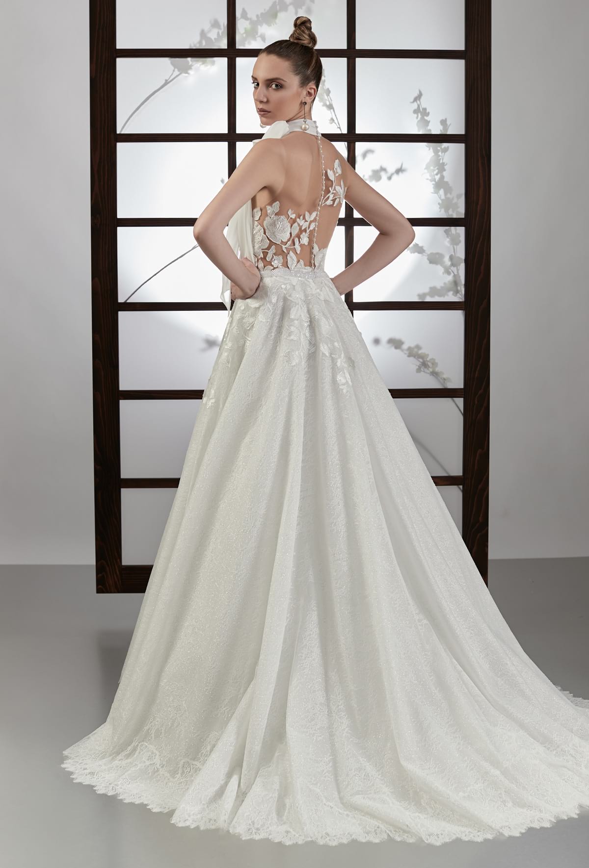 mysecret sposa abito con applicazioni di tulle ricamato sulla gonna