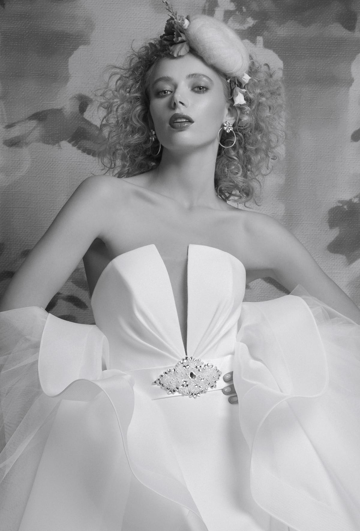 mysecret sposa abito da sposa scollo décolleté con profonda V in tulle nude-look