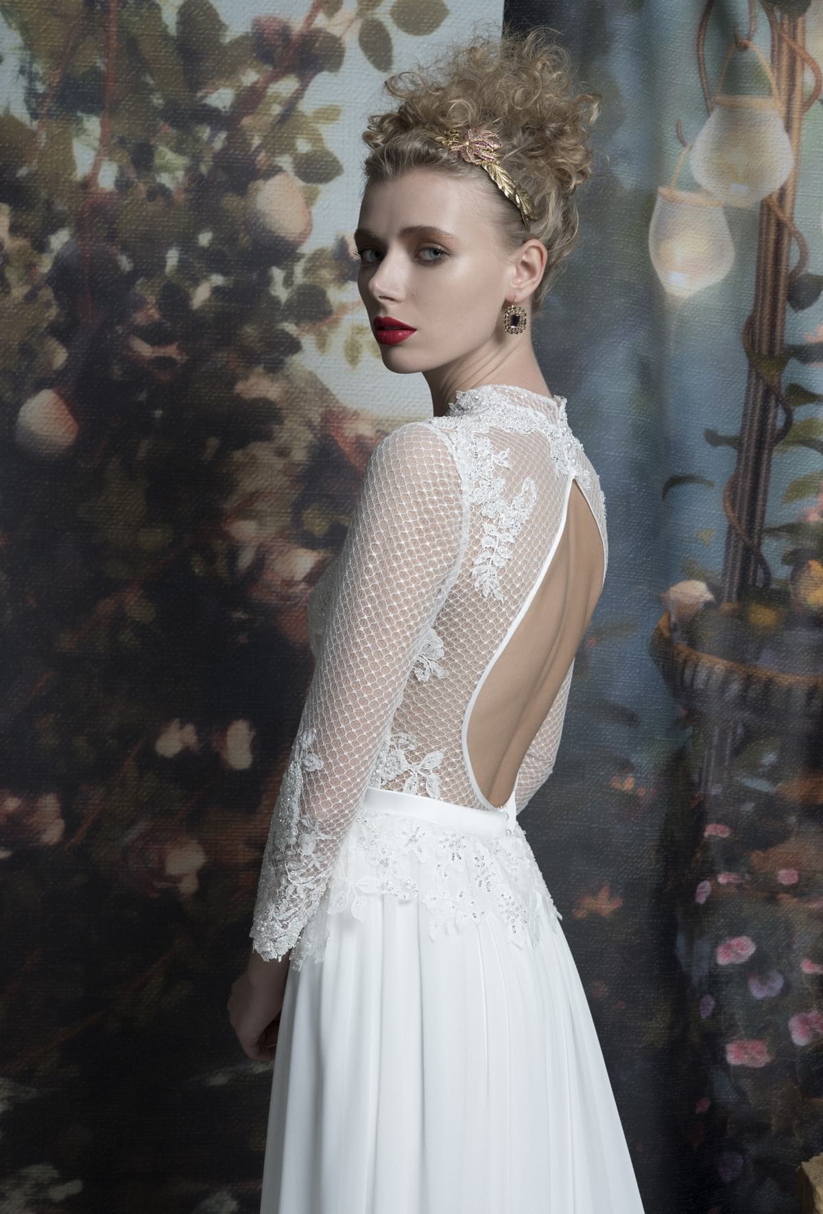 mysecret sposa abito con oblò che lascia la schiena nuda