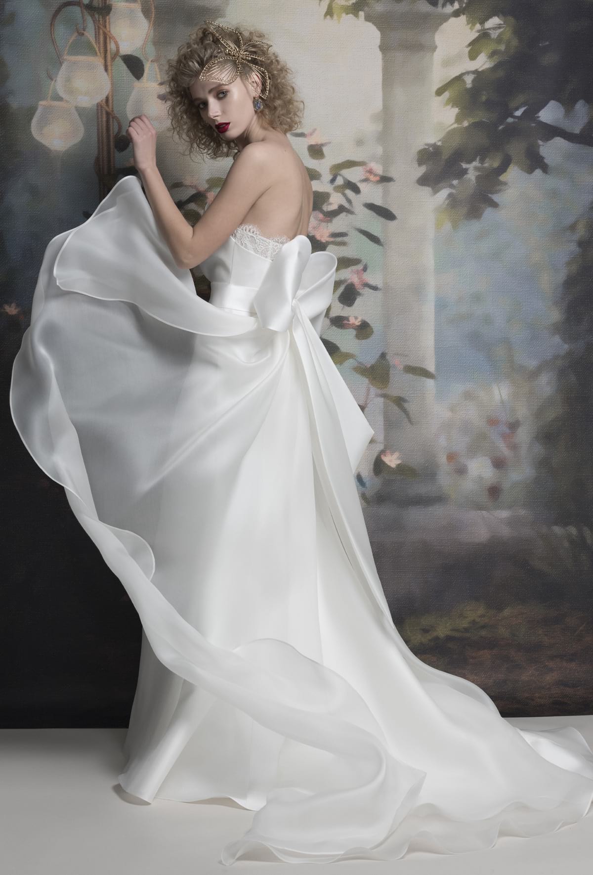 mysecret sposa abito con alette sul corpino davanti che nascondono il décolleté in pizzo rebrodè