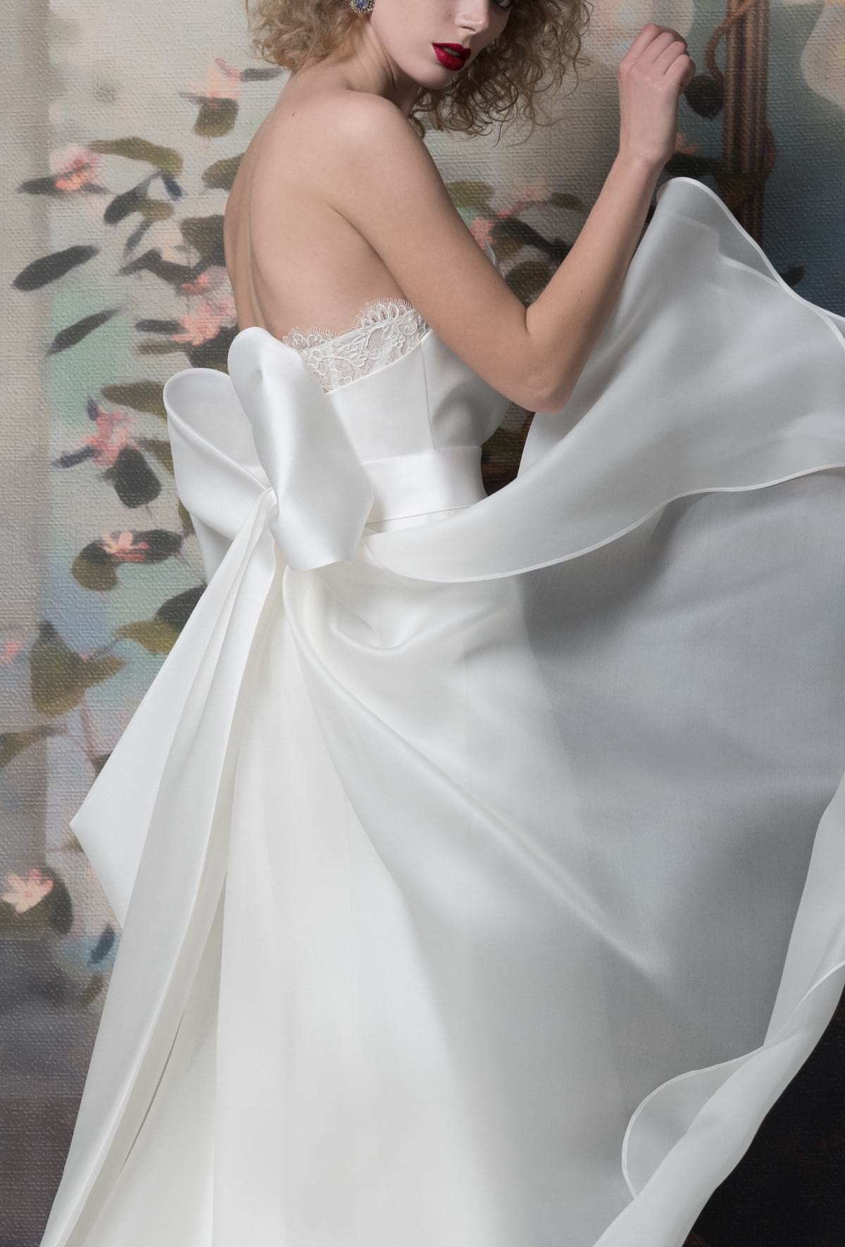 mysecret sposa abito con grande fiocco sul dietro e ampia coda in organza satin in pura seta