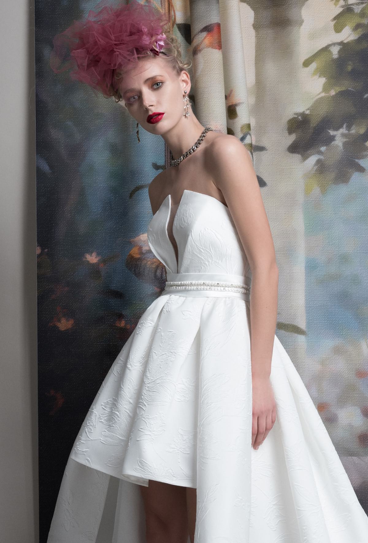 mysecret sposa abito completato con ampia coda lunga in tessuto jacquard