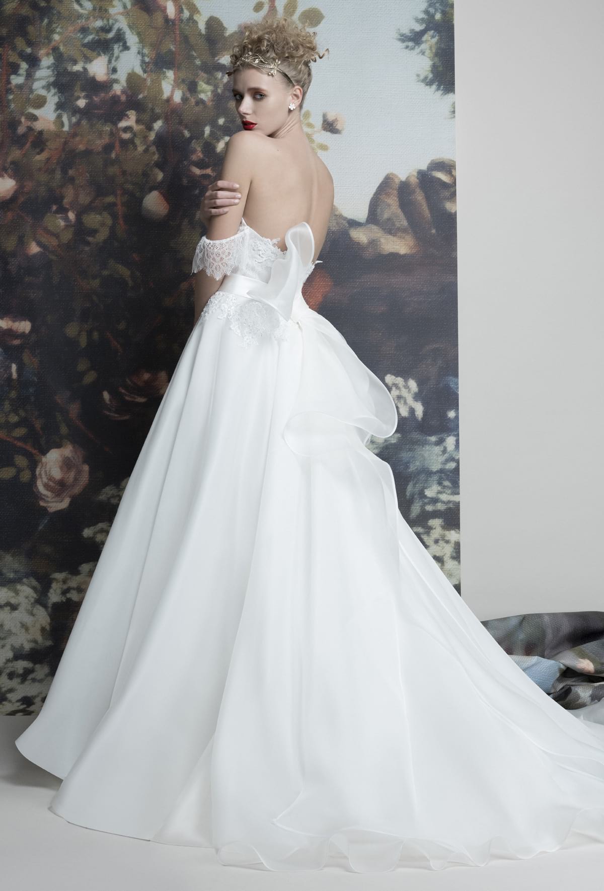 mysecret sposa volant in pizzo sugli omeri rendono questo abito giovane e romantico
