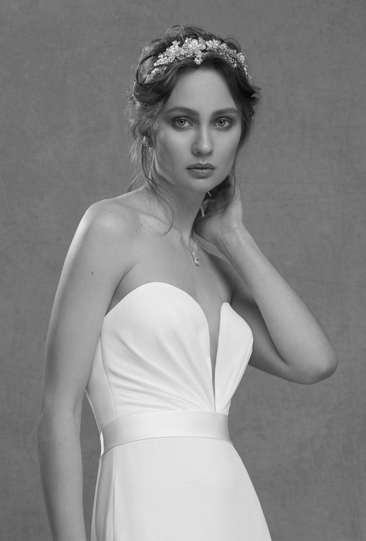 mysecret sposa abito da sposa con scollo décolleté molto profondo davanti