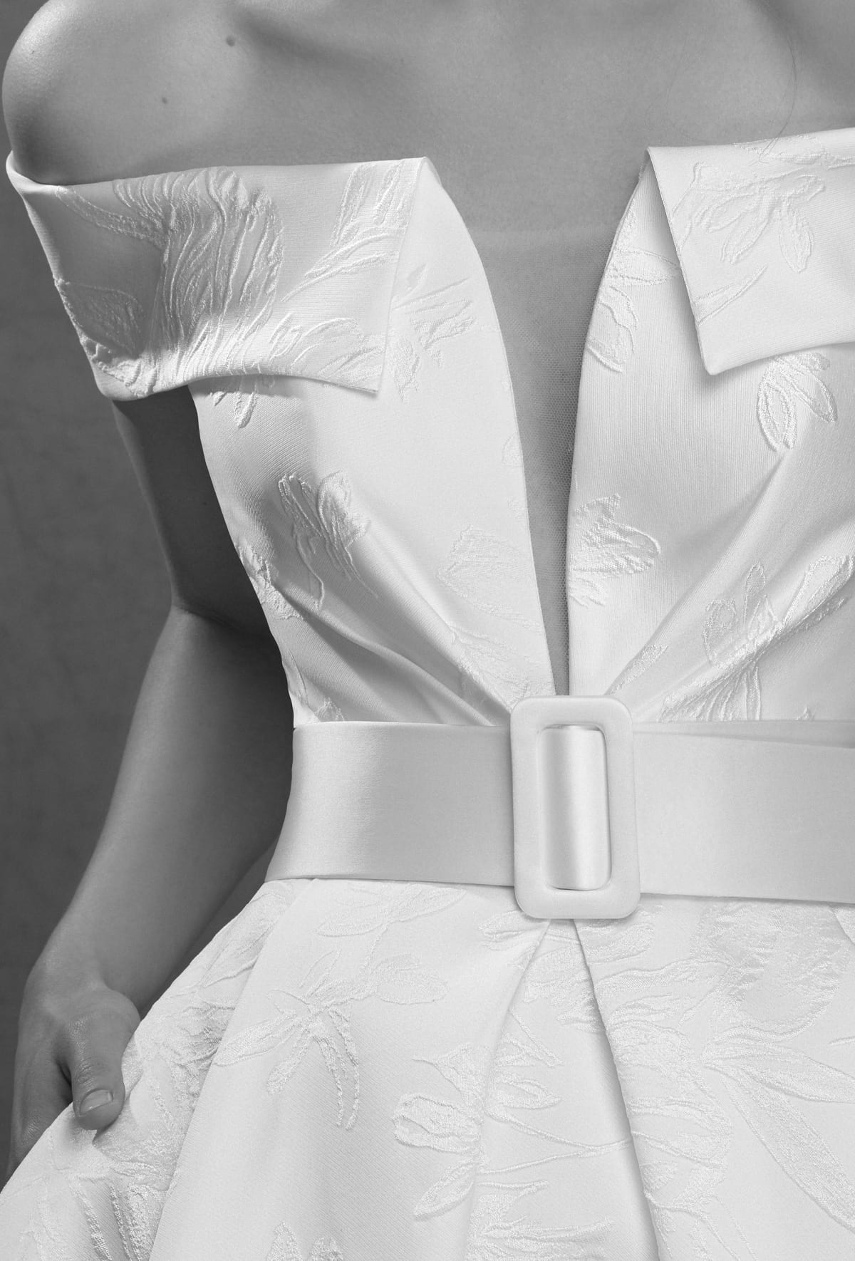 mysecret sposa dettaglio abito da sposa con fascia omerale staccabile
