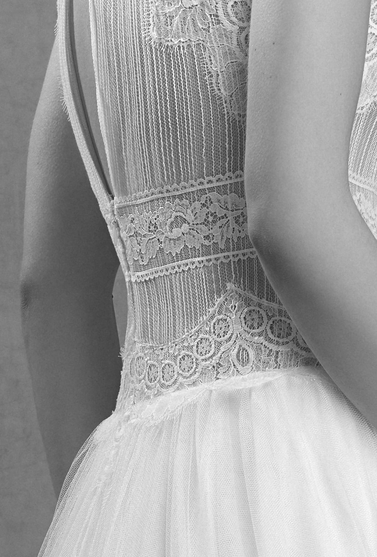 mysecret sposa abito da sposa scivolato il corpino in pizzo francese e inserimenti di bordi e tramezzi di pizzo chantilly