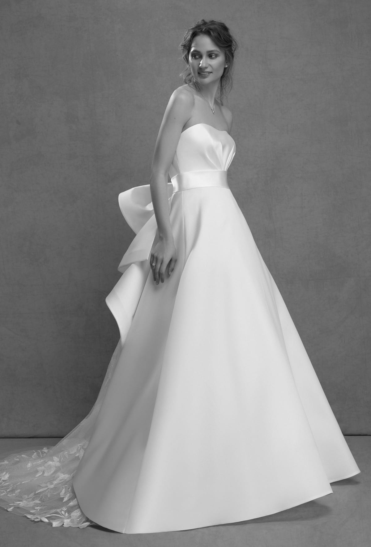 mysecret sposa ampio abito tradizionale in organza e mikado molto pulito nella linea