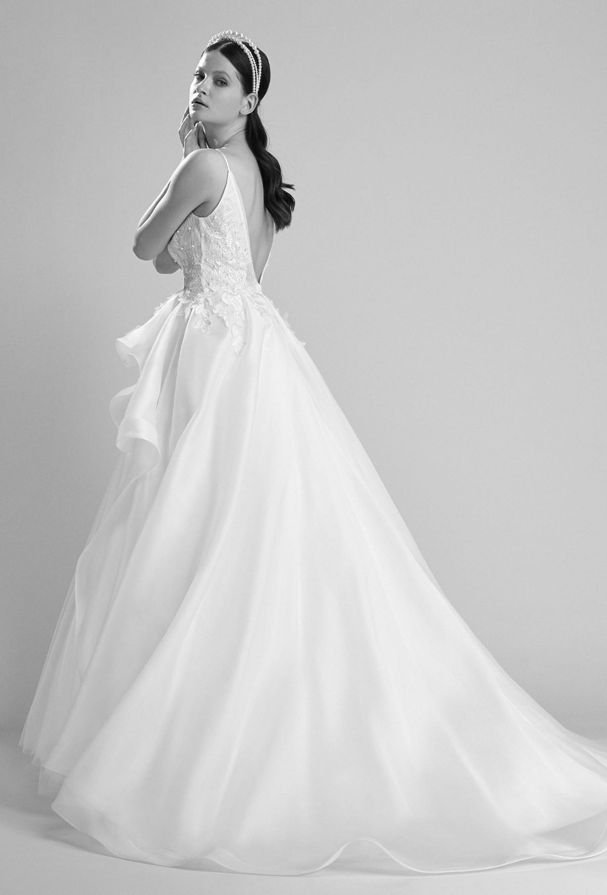mysecret sposa abito da sposa con voluminosa gonna in tulle corredata da una importante sovragonna