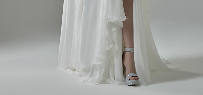 Spacco frontale e sensualità equilibrata trend sposa 2026