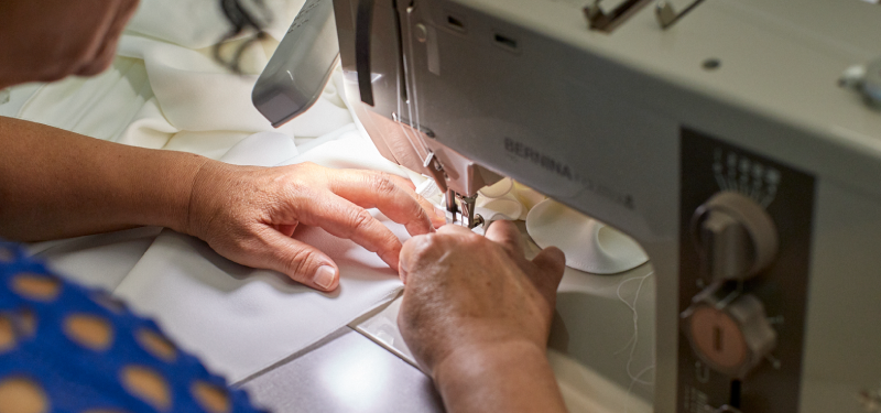 7. La confezione esecuzione sartoriale e controllo dei dettagli abito da sposa